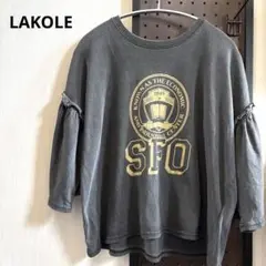 LAKOLE 袖フリルカレッジロゴＴ