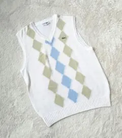 【CHEMISE LACOSTE】 ニットベスト 白　アーガイル柄 Vネックのサムネイル