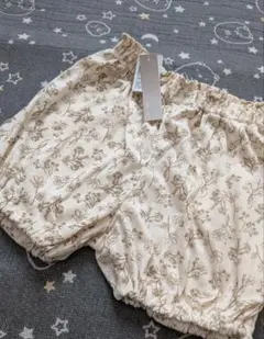 未使用タグ付き　花柄総柄薄手ショートパンツ　120cm
