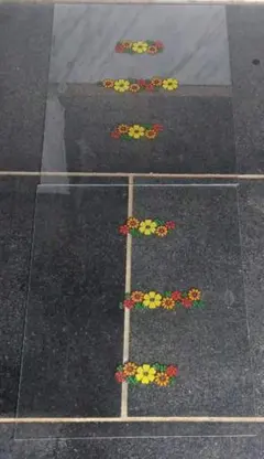 ガラス扉　レトロな花模様　2枚