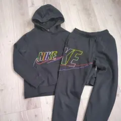 NIKE カラフルロゴ パーカーとパンツセット