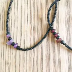 アメジストと赤い石  黒ビーズブレスレット