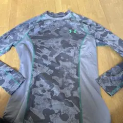 Under Armour グレー カモフラージュ 長袖アンダーシャツ