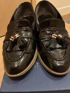 黒タッセル付きローファー　DIANA