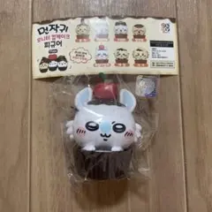 韓国限定 ちいかわ チョコカップケーキフィギュア　モモンガ