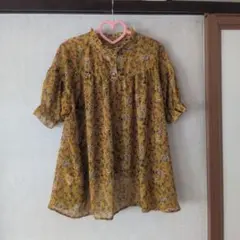 花柄 シフォンブラウス マスタード 半袖のサムネイル