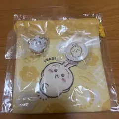 ちいかわ×くら寿司 うさぎ 巾着　缶バッジ＆モモンガキーホルダー