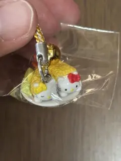 ご当地キティ 名古屋エビフライ ストラップ 2個セット - メルカリ