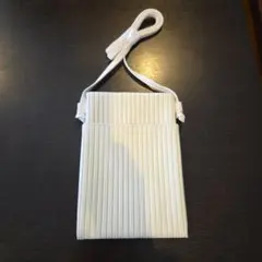 ホワイト プリーツ スマホショルダーバッグ