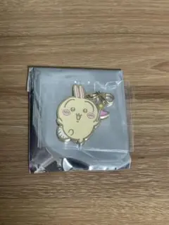 ちいかわパーク うさぎ メタルチャーム