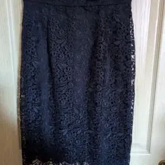 ユニクロ　黒い花柄レースタイトスカート