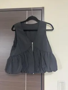 ブラックフリルベスト L 美品