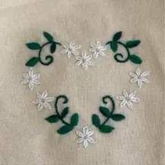ハンドメイド　 ハート刺繍の巾着袋