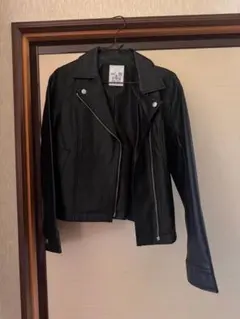 レディース フェイクレザー ライダースジャケット ブラックのサムネイル