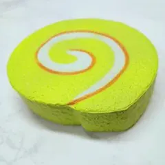 リアライズ 超リアル！ ふわっふわ ロールケーキ 抹茶 スクイーズ キーチェーン
