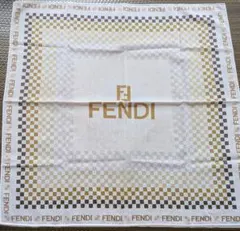 お値下げ⭐️FENDI ハンカチ ホワイト ゴールド チェック柄のサムネイル