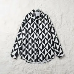 【新品￼】Leahmatin 幾何学柄ビッグシャツ 高見え 春コーデ モード系