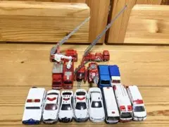 トミカ パトカー・消防車・救急車等 16台セットのサムネイル
