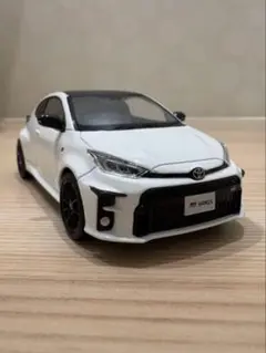 美品】GR ヤリス後期カラーサンプル【プラチナホワイトパールマイカ