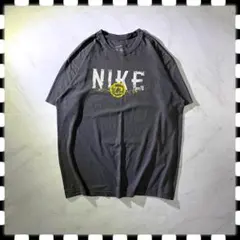 M*7様 NIKE Tシャツ 1972 スウッシュ ロゴプリント グラフィック