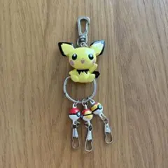ニンテンドー　ポケモン　ピチュー　キーホルダー ポケモンボール付き