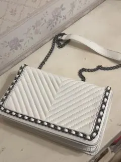 ホワイトチェーンバッグ