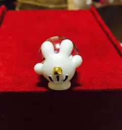 ミッキーのグローブ型アクセサリーパーツ