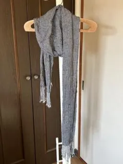 グレーのシックな大判マフラー