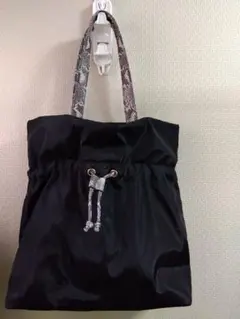 グラタンテパイソン柄ナイロントートバック