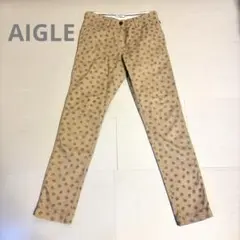AIGLE カジュアルパンツ ベージュ 総柄のサムネイル