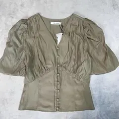 【新品 タグ付き】LADYMADE カーキ ブラウス パフ袖 半袖のサムネイル