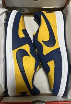 ミシガン スニーカー