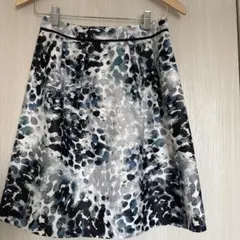 【美品】　アンタイトル　Mサイズ　総柄　膝丈スカート　水玉　ペイント