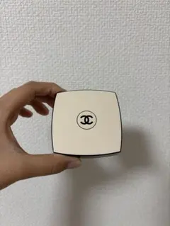 CHANEL レ ベージュ ヘルシー グロウ パウダー B10のサムネイル