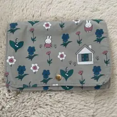 ミッフィと花のデザインポーチ