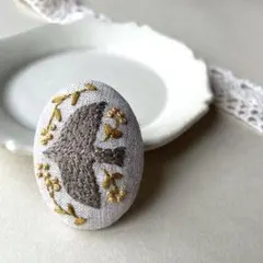 ミナペルホネン chouco ちょうちょ サンキューベリーバッジ - メルカリ
