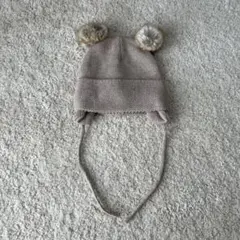 ベージュ耳付きニット帽子