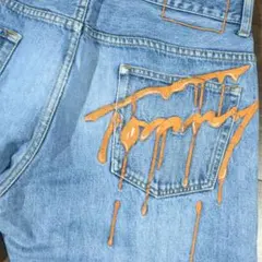 Tommy 刺繍 スプレーペイントデニムパンツ