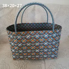 Item thumbnail for item 75da896b-580a-49d7-bb48-3ad06210c864