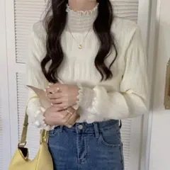 ホワイト プリーツブラウス