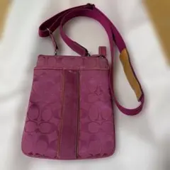 COACH シグネチャー ショルダーバッグ ピンク - メルカリ