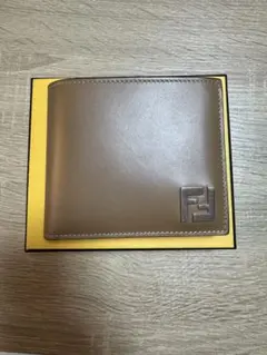 FENDI 二つ折り財布 FFロゴ ブラウンのサムネイル