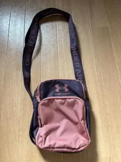 アンダーアーマー　ショルダーバッグ　クロスボディバッグ