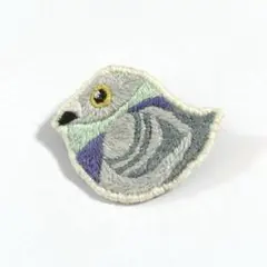 カラフル鳥さんのハンドメイド刺繍ブローチ