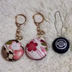 花柄 キーホルダー 2個セット　丸に木瓜キーチェーン