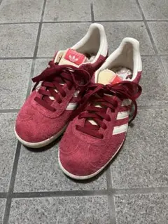 adidas gazelle スニーカー レッド スエードのサムネイル