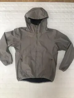 フード付きナイロンジャケット　GU