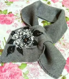 ‼️セール‼️ティペットマフラー薄軽グレー薔薇トール