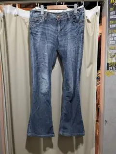 ブーツカットデニム 薄い青 フレア