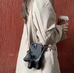 iPhone12proケース 黒　犬ケース　ショルダーストラップ付き